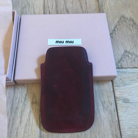 Miu Miu Iphone Case in Malva (Bordeaux) - Picture 3 of 4